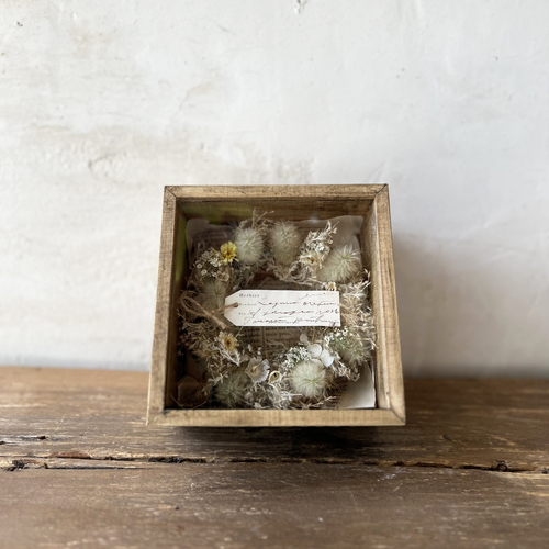 errer wreath wood box a.